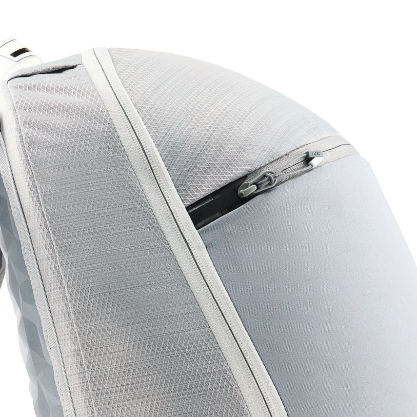 Hyperlon-Befestigungspunkte/An der äußeren Zipper-Garage sowie den Schultergurten befinden sich diverse Befestigungspunkte für z.B. Karabiner oder kleinere Gegenstände.