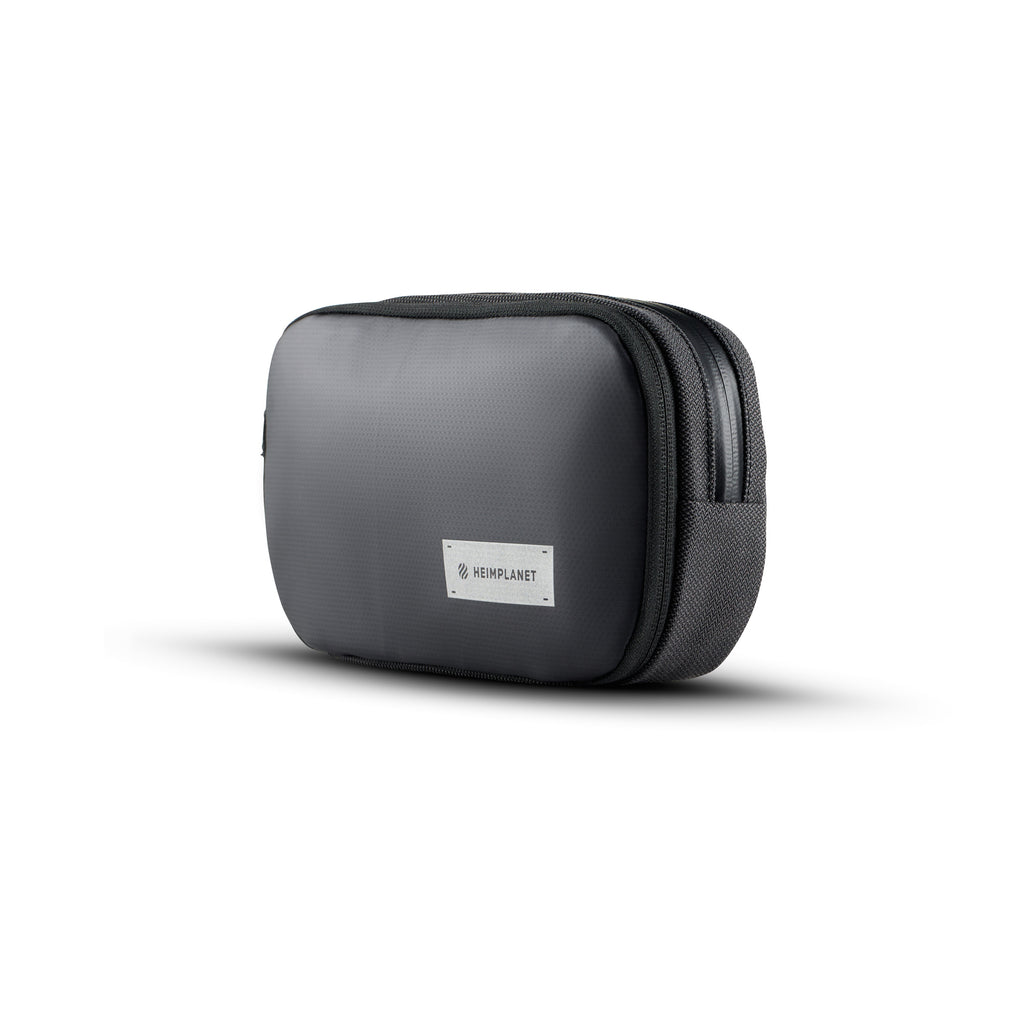 Maße & Gewicht/Das Dopp kit bemisst 5 x 15 x 24 cm (2 x 5.9 x 9.4 in) und wiegt 250g (8.8 oz)