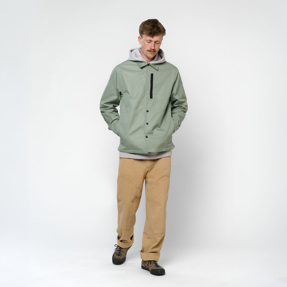 Louis ist 1,87m  [6.1ft] und trägt Größe M/L