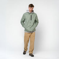Louis ist 1,87m  [6.1ft] und trägt Größe M/L