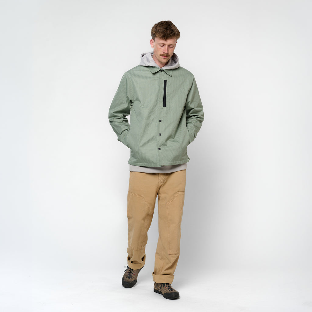 Louis ist 1,87m  [6.1ft] und trägt Größe M/L