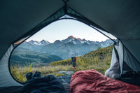 Eingang/Großzügiger Eingang über die gesamte Breite des Zelts mit gräumigem Vorraum.