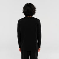 /Bao ist 1,79m (5'9'') und trägt Größe M