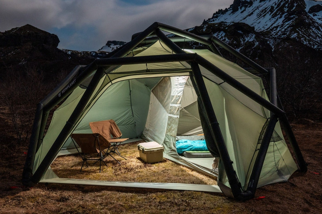 Layout/Große Living Area + separate Schlafkabine für vier Personen.