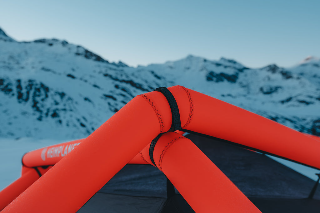 Das Zelt als Einheit/Keine lästigen Einzelteile - besonders bei Wind oder Dunkelheit vorteilhaft.