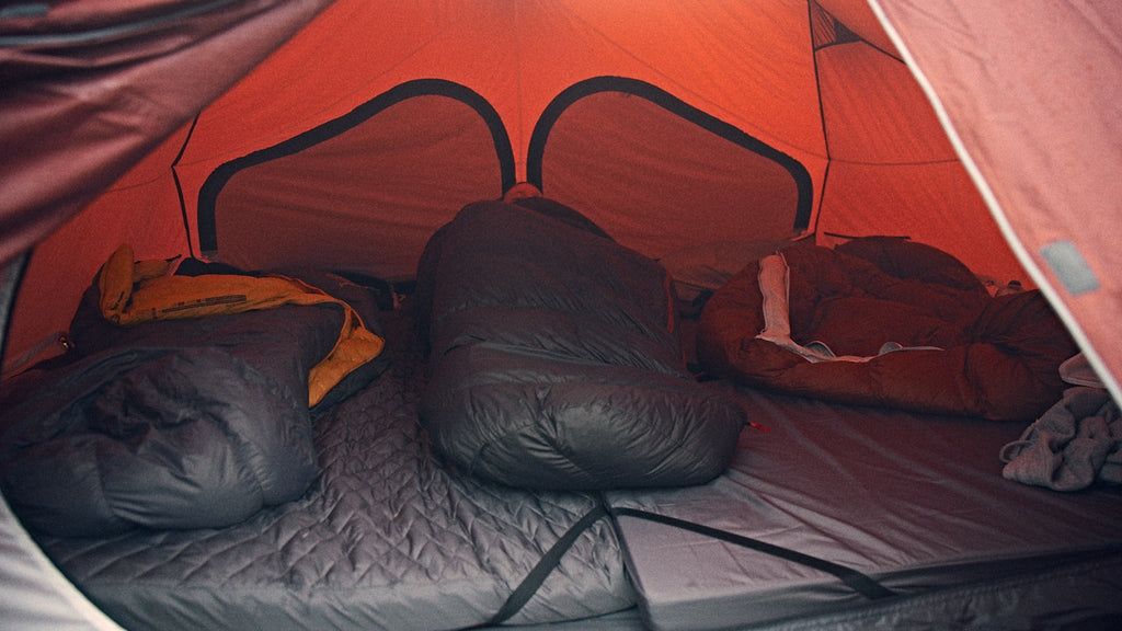 4 seasons tent BACKDOOR; 4-Season, Black/Red