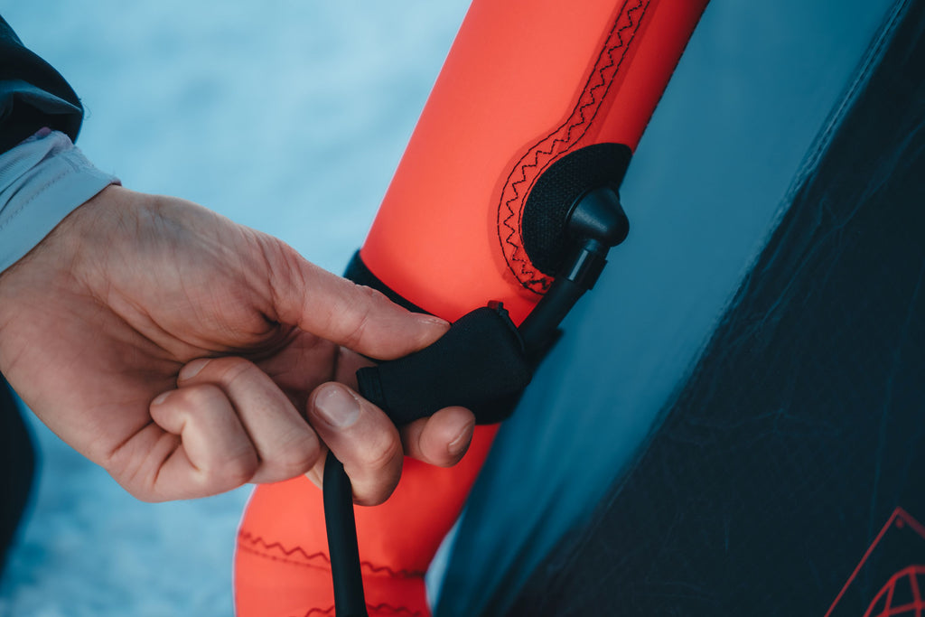 Multi Chamber Safety System/Notfallstabilität durch schließbare Verbindungsschläuche zwischen den Luftkammern (zum Aufpumpen öffnen).