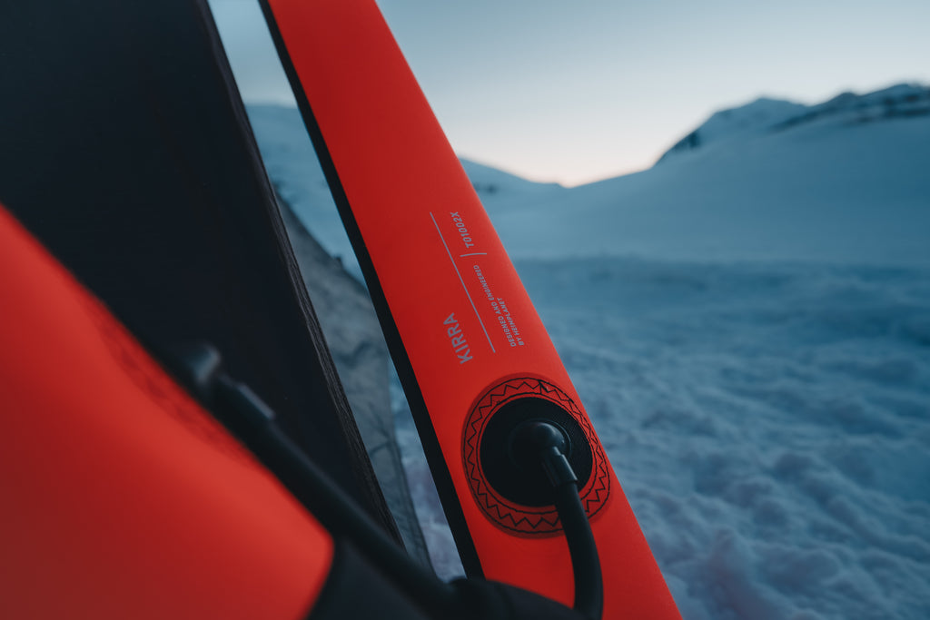 Zweilagiger Luftrahmen/TPU-Schlauch ummantelt von reißfestem 140 HPE Dacron - extrem stabil, unter Extrembedingungen getestet. Zusätzlich verstärkt wo Bodenkontakt besteht.
