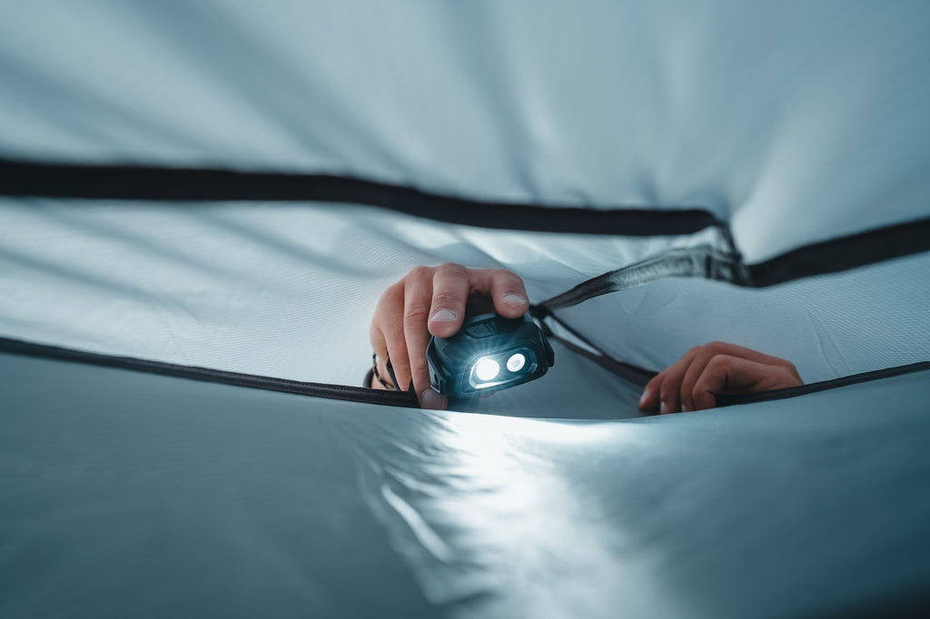 Überkopf-Ablage/+ Viele seitliche Fächer zum Verstauen