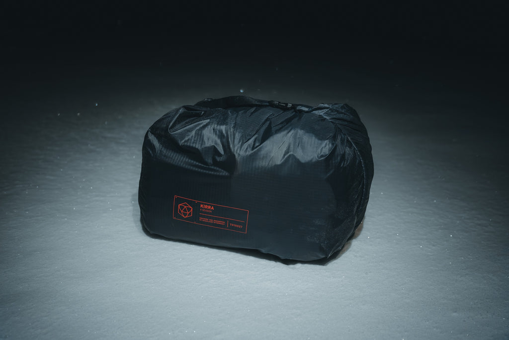 Das Zelt kommt im komprimierbaren Packsack/+ Einem zusätzlichen Aufbewahrungsbeutel.